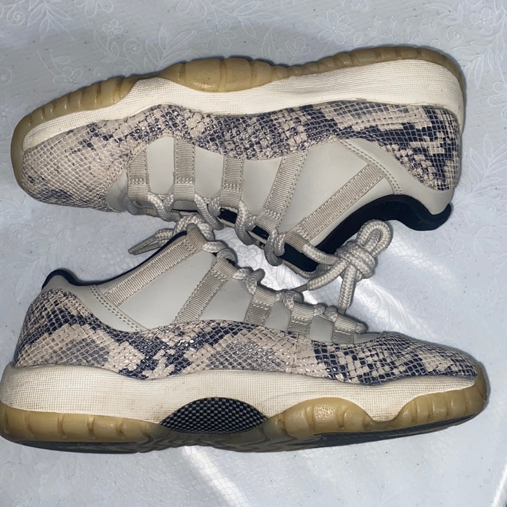 JORDAN 11s Retro low light bone snakeskin